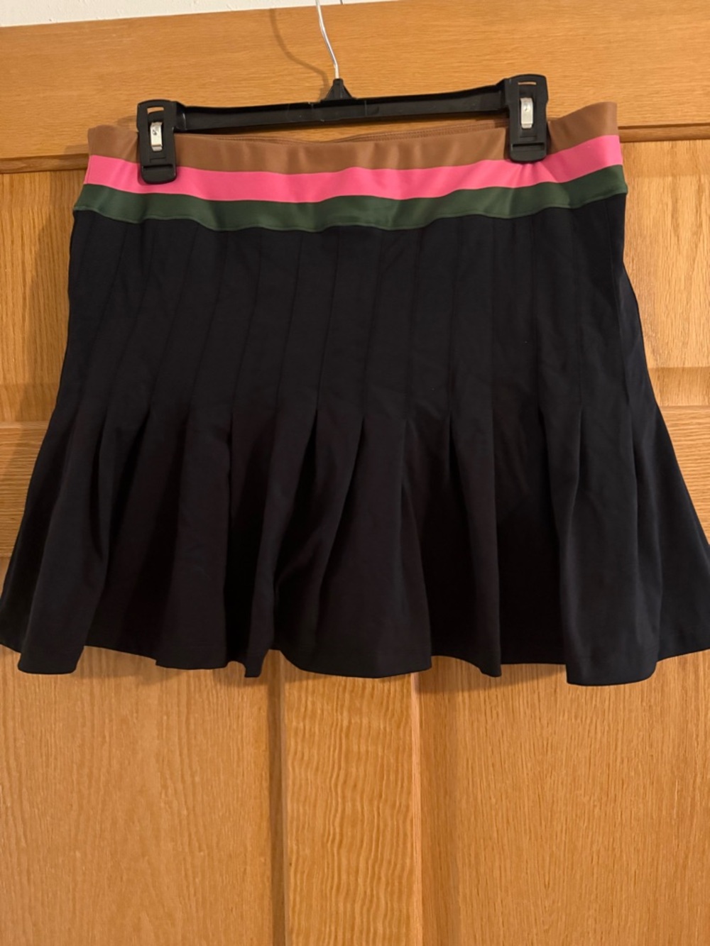 Smith & Quinn black,pink and green pleated athletic golf/tennis skort size large